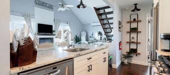 Waterfront Oasis Heated Pool, Dock & Outdoor Fun. 3 miles to LBI beaches!