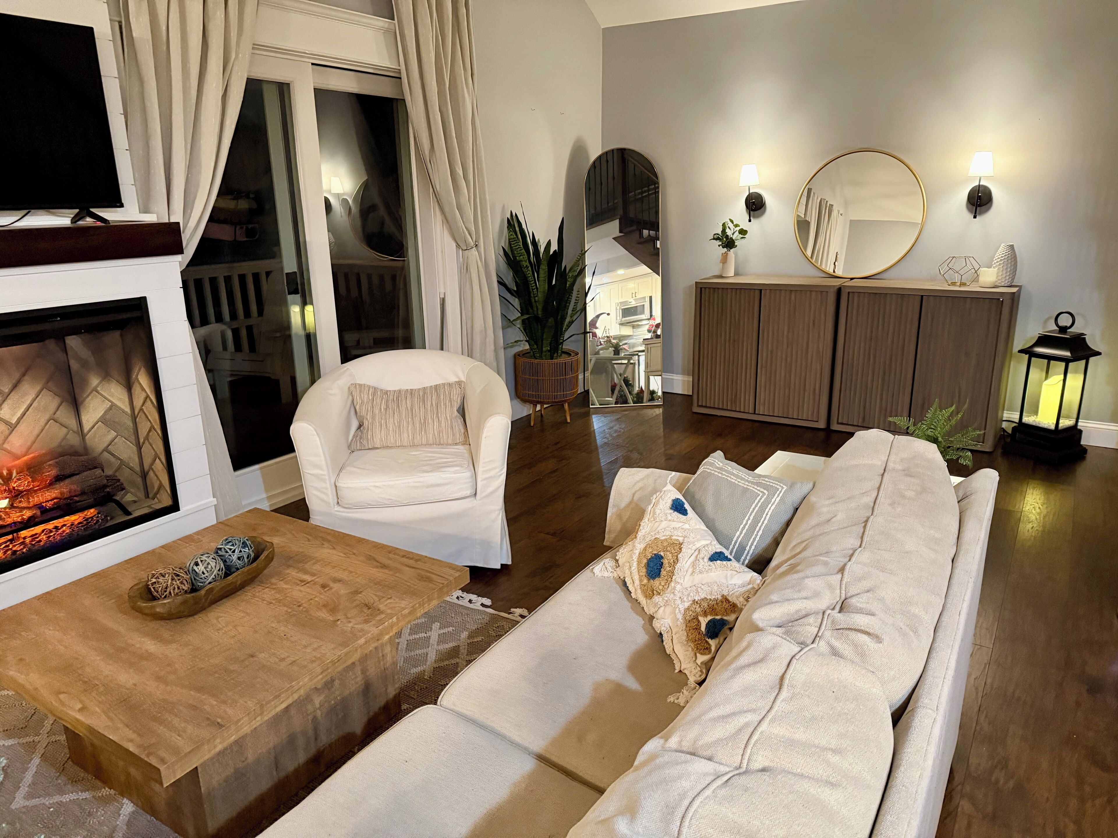 Smart TV, fireplace, DVD player, books