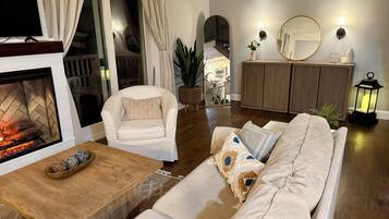 Smart TV, fireplace, DVD player, books