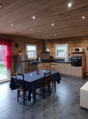 Dining - Chalet les Chamerois 4 Stars, Fenced, Sauna, 8 min to Tendon Waterfalls, 20 min Gérardmer (Jarménil)