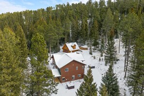 Exterior - Studio, secluded, HOT TUB, Couples Perfect Getaway (Nemo)