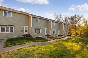 A row of townhouses with individual front porches and a well-maintained lawn. - 2 bedroom, 1 bath, townhome, west rapid location (Rapid City)