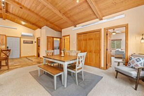 Dining - 2 bedroom, 2 bathroom, 4 bed, Starlink, Hottub (Nemo)