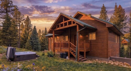 2 bedroom, 2 bathroom, 4 bed, Starlink, Hottub