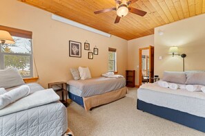 WiFi, bed sheets - 2 bedroom, 2 bathroom, 4 bed, Starlink, Hottub (Nemo)
