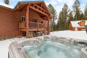 Outdoor spa tub - 2 bedroom, 2 bathroom, 4 bed, Starlink, Hottub (Nemo)