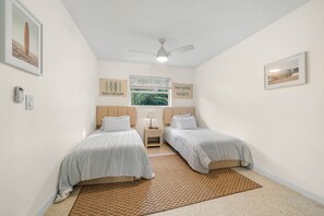 4 bedrooms, iron/ironing board, WiFi, bed sheets