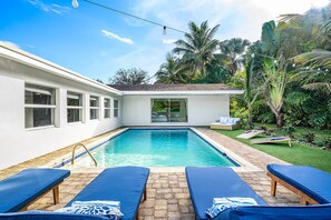A heated pool - Oasis Home with Pool and Games (Lake Clarke Shores)