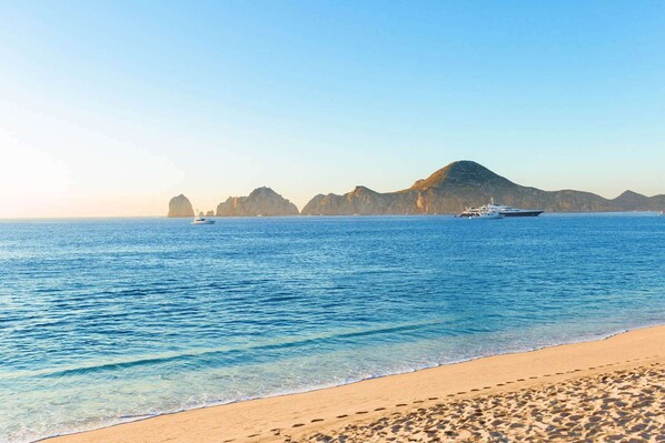 Beach - Ocean-View Deluxe 2BR Condo, Villa del Arco, 3 Baths ,Sleeps 6, Weekly Stay (Cabo San Lucas)