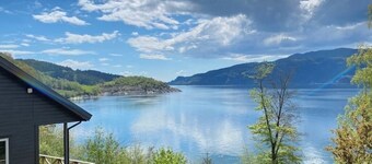 Dysja-Fjord Cabins - NW Boat, Fireplace, Sauna & Hot Tub, Stunning Fjord Views