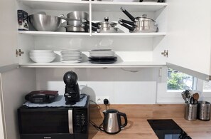 Fridge, microwave, oven, coffee/tea maker - Élégant Studio • Arc de Triomphe / Champs-Élysées (Paris)