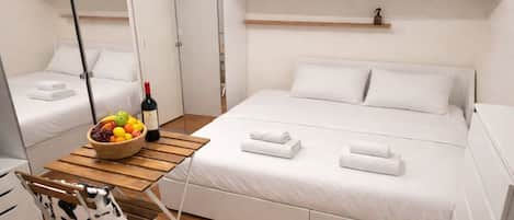 Iron/ironing board, free WiFi, bed sheets