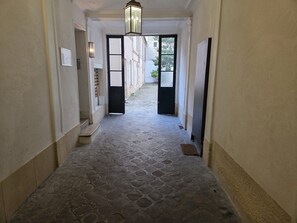Interior - Élégant Studio • Arc de Triomphe / Champs-Élysées (Paris)