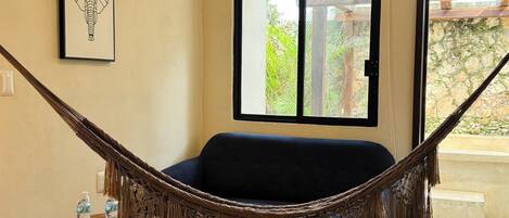 Junior Room | Bahagian dalam