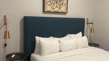 Coffres-forts dans les chambres, bureau, fer et planche à repasser