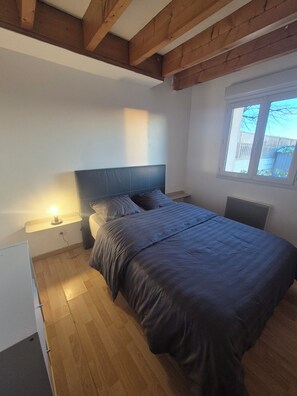 2 bedrooms, iron/ironing board, travel cot, free WiFi - House in the heart of the vineyards (Montagne)