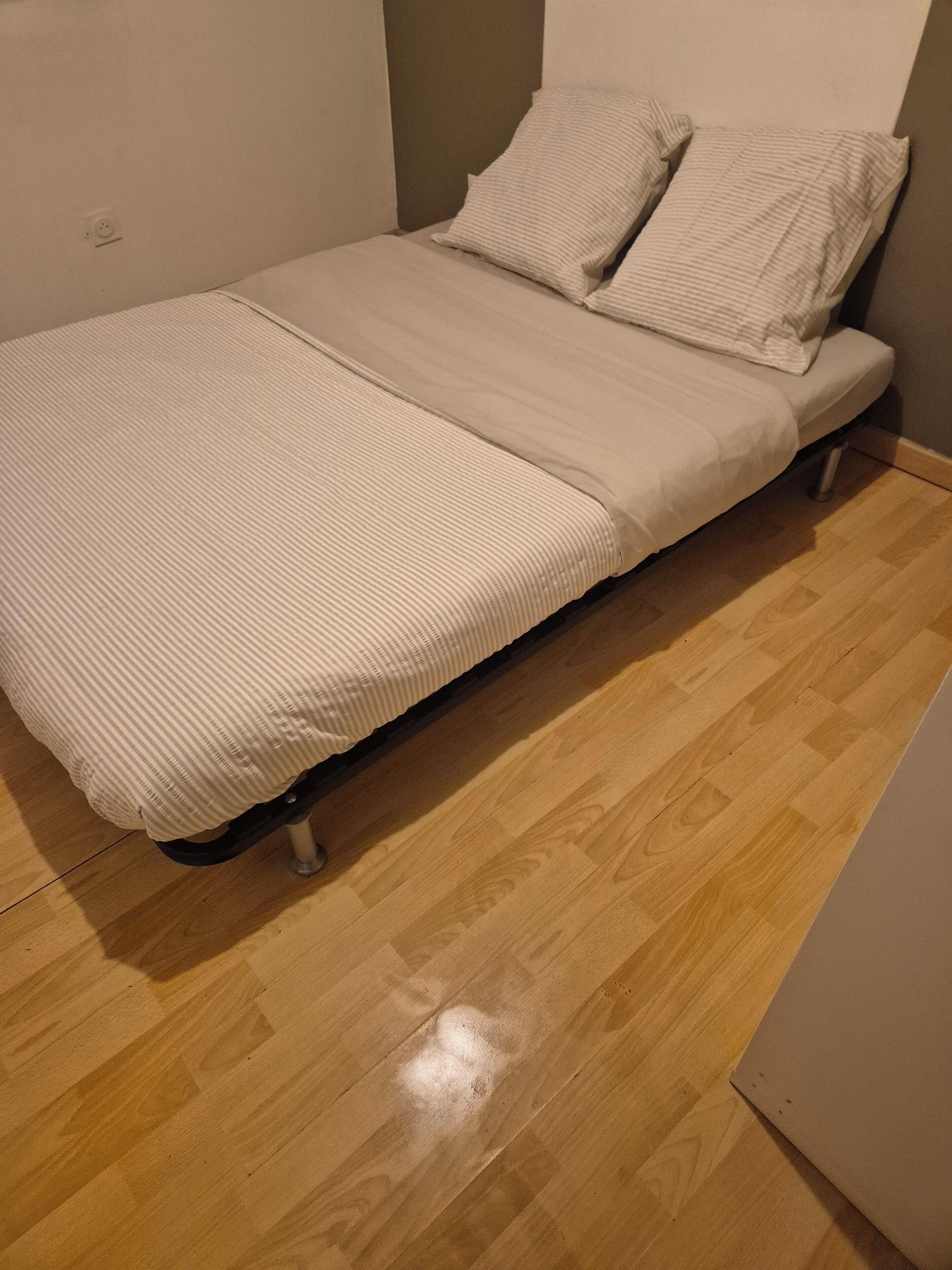 2 makuuhuonetta, silitysrauta/-lauta, vauvan matkasänky, ilmainen Wi-Fi