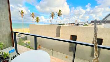 Apartamento conforto | Opções para refeição ao ar livre