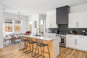 Fridge, microwave, oven, stovetop - Fountain Bleau #2 |Oak Lawn Luxury Stay | Fire Pit & Grill | 7 Mins to Airport (Dallas)