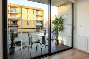 Interior - Spacious Light-Filled Flat with Garage by HostWise (Leça da Palmeira)