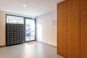 Interior - Spacious Light-Filled Flat with Garage by HostWise (Leça da Palmeira)