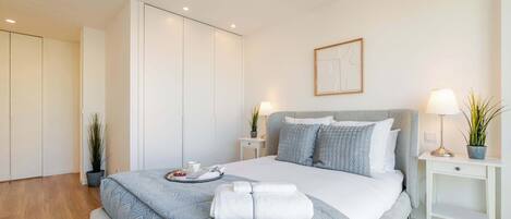 3 habitaciones, tabla de planchar con plancha, cuna de viaje y wifi