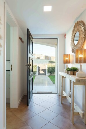 Interior - Ma-la Beach House by HostWise (Marinhas)