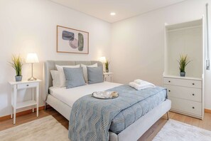 3 habitaciones, tabla de planchar con plancha, cuna de viaje y wifi 