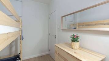 48 Schlafzimmer, Bügeleisen/Bügelbrett, Reisekinderbett, WLAN