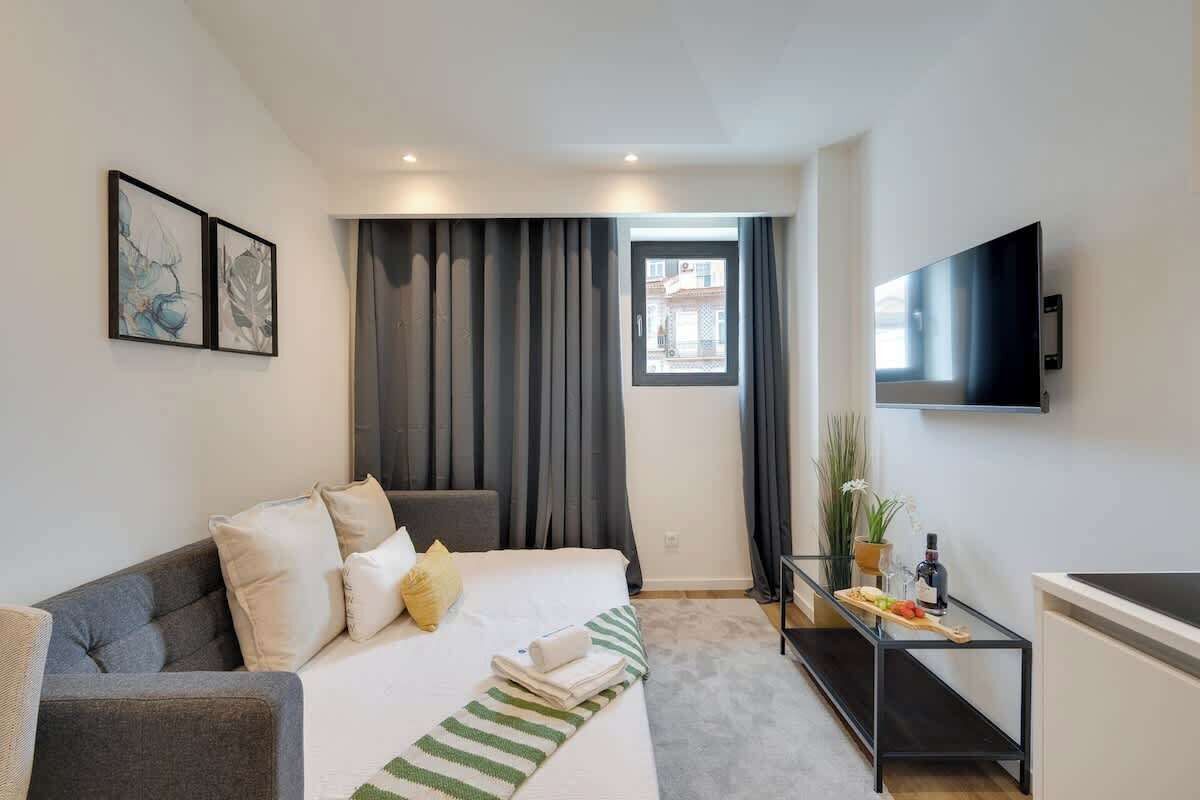 16 bedrooms, iron/ironing board, travel cot, Internet