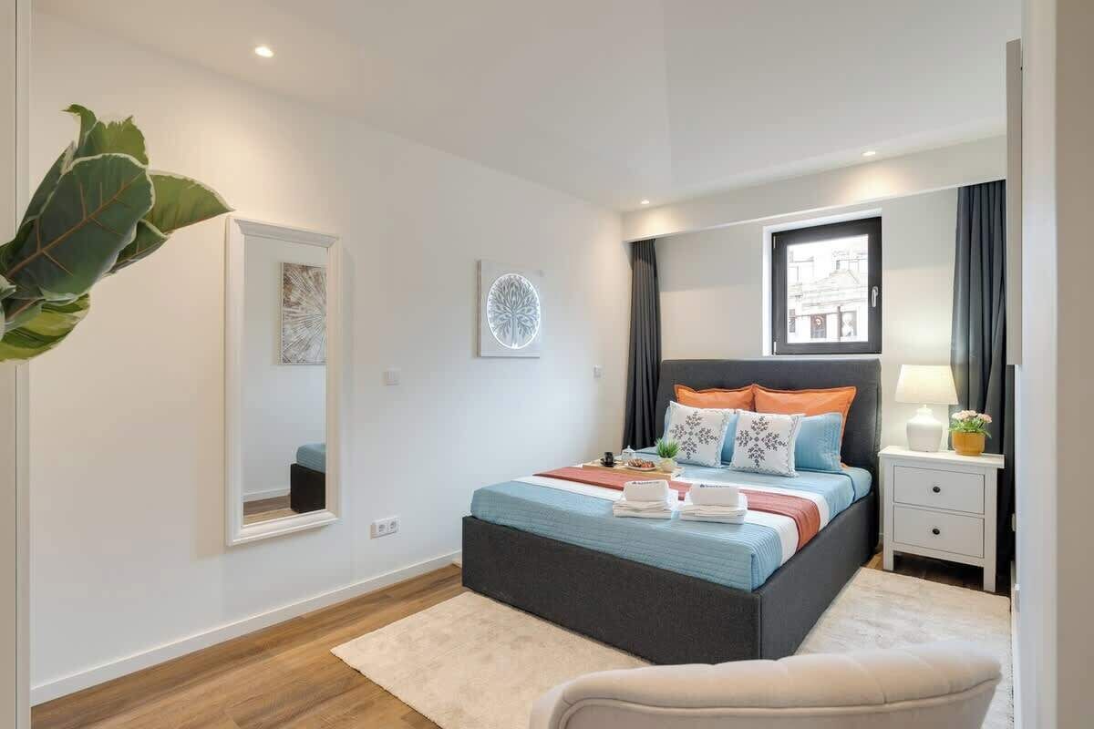 16 bedrooms, iron/ironing board, travel cot, Internet