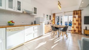 Coffee/tea maker, fridge, microwave, oven - Sunlit Balcony & Open Space Flat by HostWise (Albufeira)