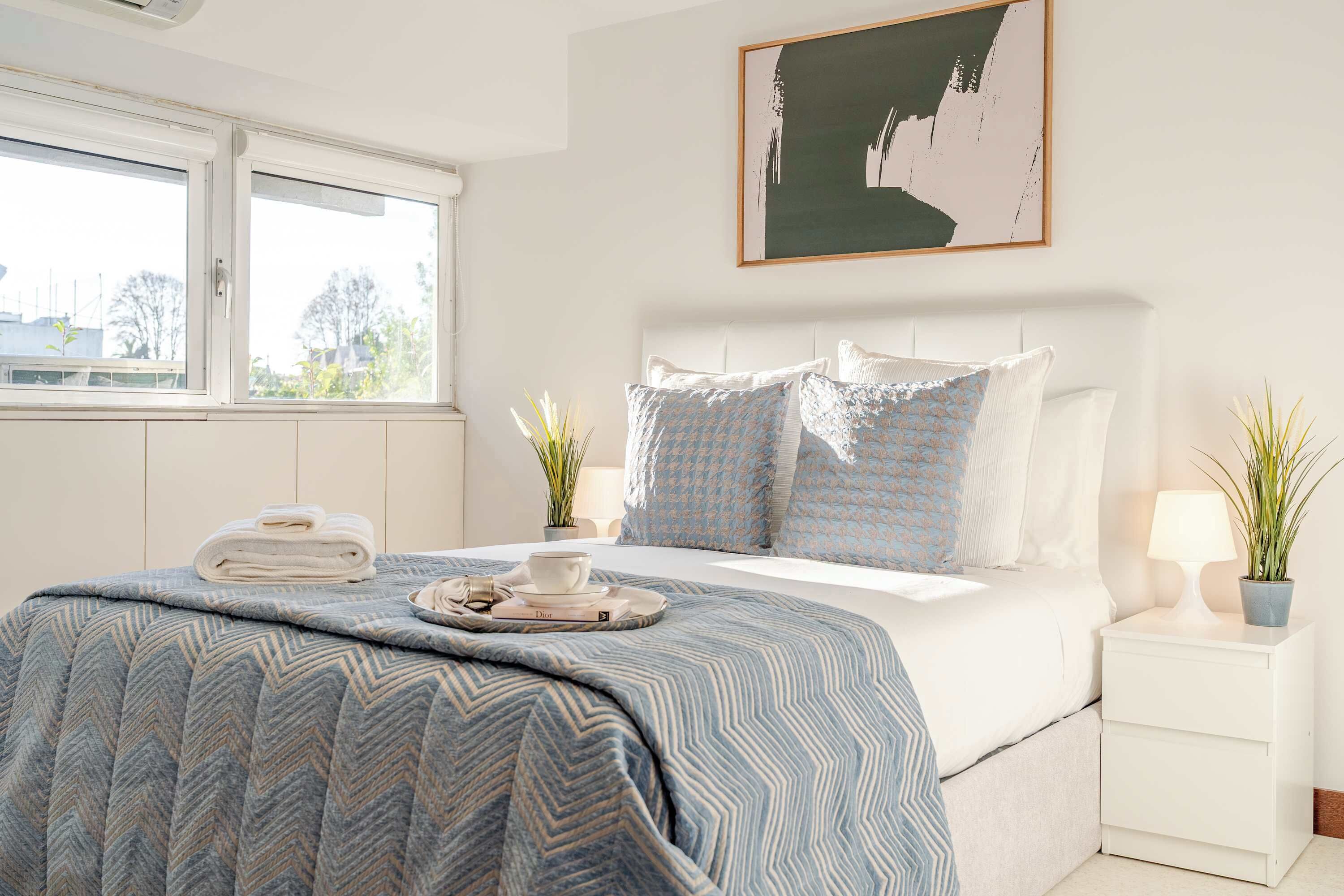 1 bedroom, desk, travel cot, WiFi