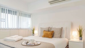 6 Schlafzimmer, Schreibtisch, Reisekinderbett, WLAN