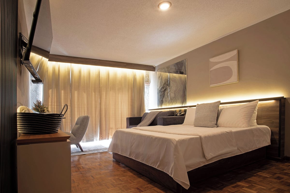 Ylelliset vuodevaatteet, untuvapeitot, memory foam -patjalliset sängyt