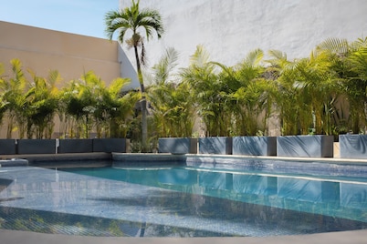 Miranthia Hotel Business and Family