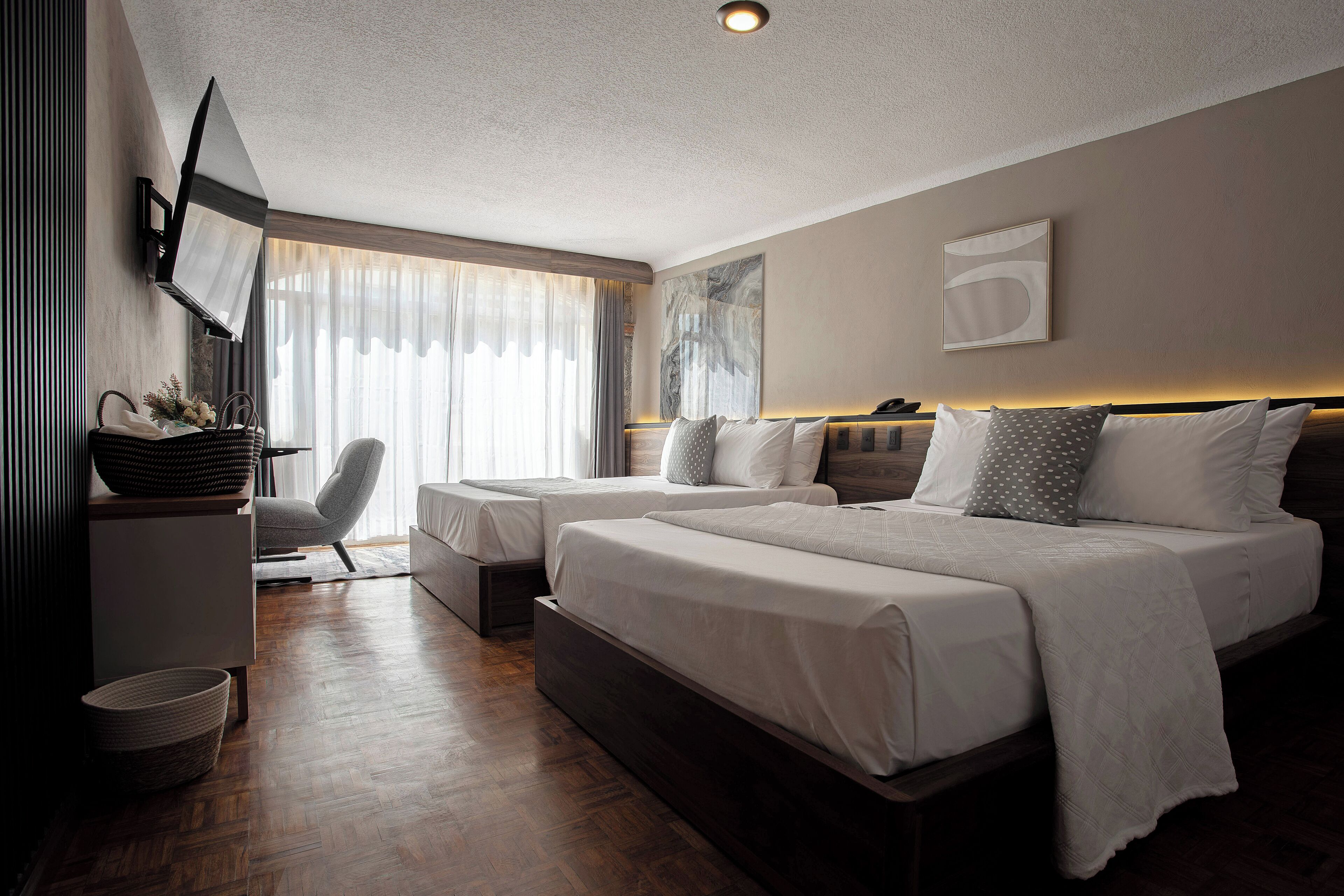 Seprai premium, selimut bulu angsa, busa memori, dan meja kerja