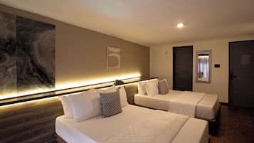 Habitación doble superior, 2 camas Queen size, balcón, vista a la ciudad | Ropa de cama de alta calidad, edredón y camas con efecto memoria