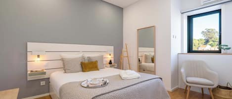 2 عدّة غرف نوم ومكواة/لوح كي وسرير سفر وواي فاي