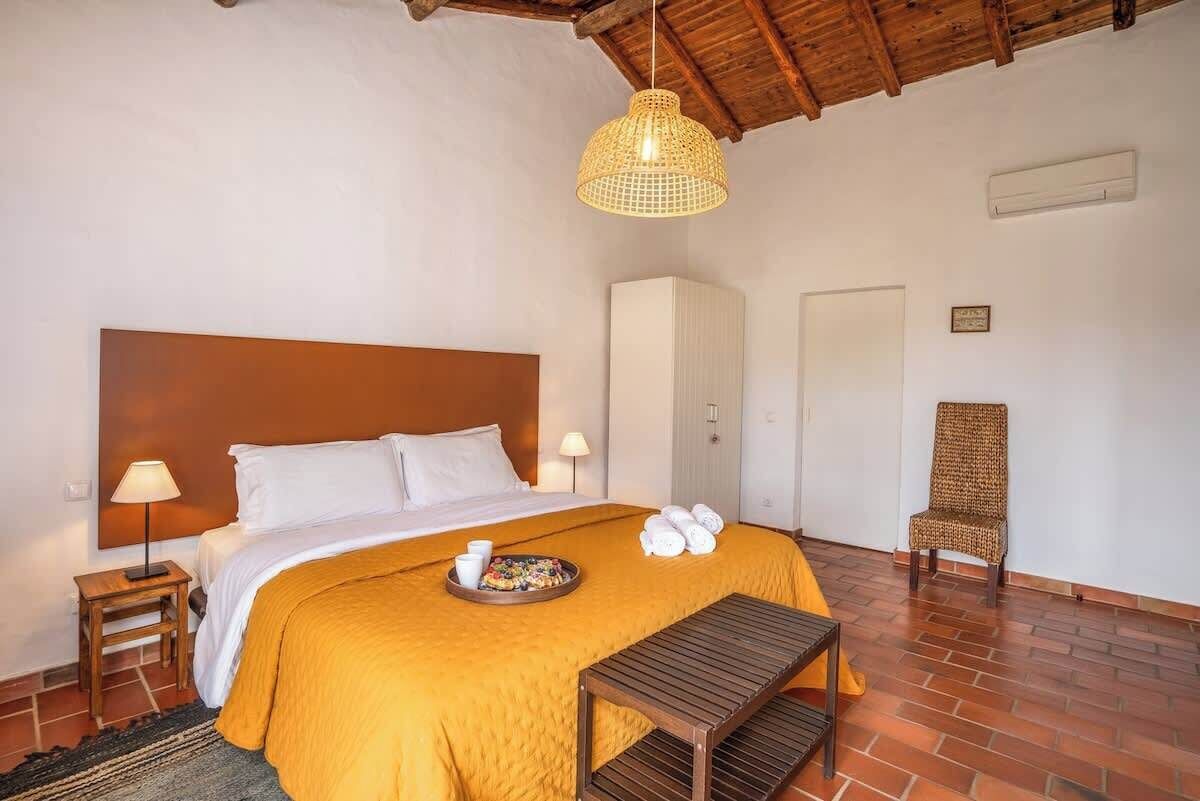 2 bedrooms, iron/ironing board, travel cot, WiFi