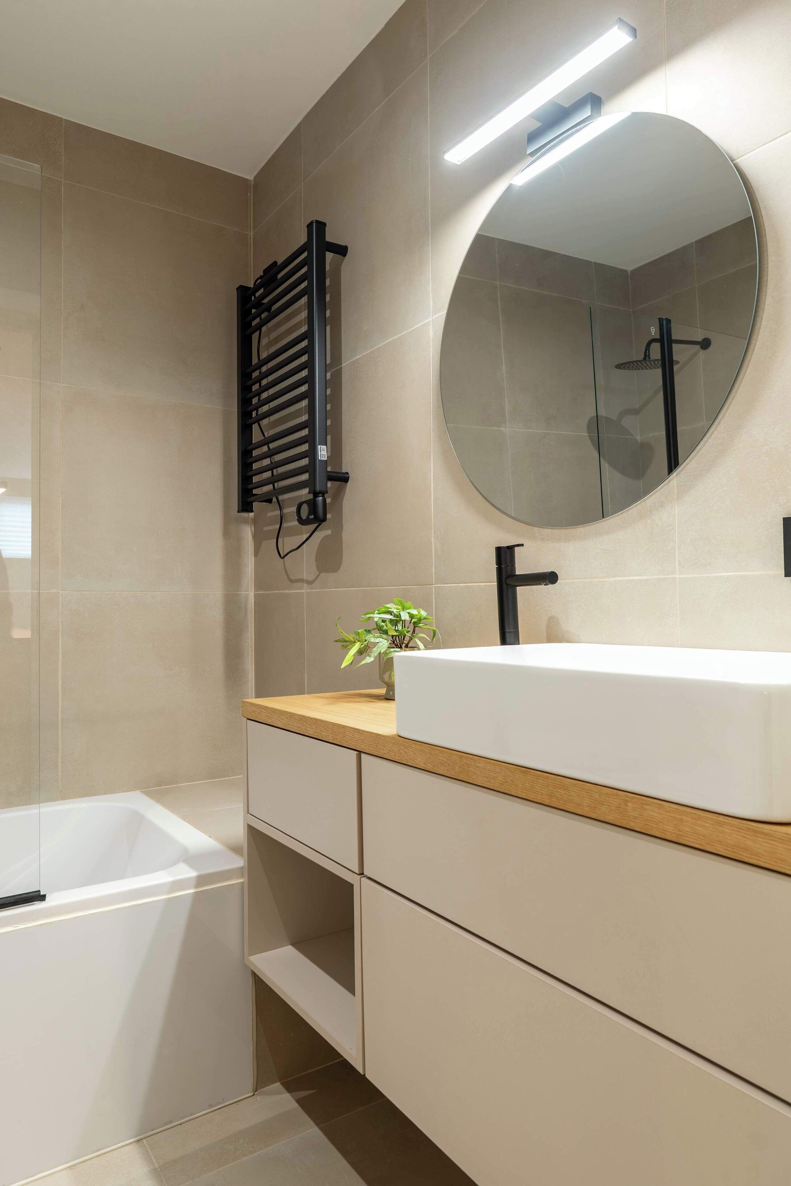 Shower, hair dryer, towels, shampoo