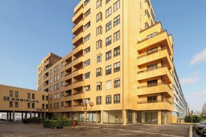 Exterior - Modern Studio, Open Plan Elegance by HostWise (Matosinhos)