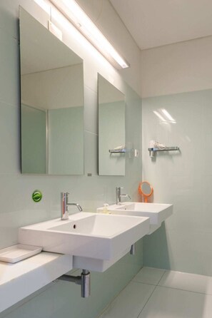 Ducha y secador de pelo