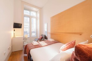 1 habitación, tabla de planchar con plancha, wifi y ropa de cama 