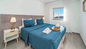 2 bedrooms, iron/ironing board, WiFi, bed sheets - Beachfront Flat & Panoramic Sea View by HostWise (Luz)
