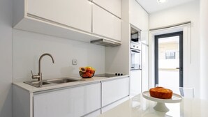 Private kitchen - Sleek Apartment with Balcony by HostWise (Porto)