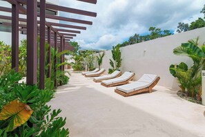 Terrace/patio - Tulum Jungle Studio with Pool + Temazcal & Gym (Tulum)