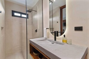 Shower, hair dryer, towels, shampoo - Tulum Jungle Studio with Pool + Temazcal & Gym (Tulum)