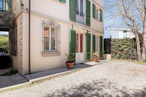 Exterior detail - Romantic apartment (Lucca)