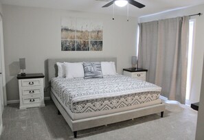 2 bedrooms, free WiFi, bed sheets - Spacious 2-Bedroom Guesthouse Suite – Central KC Location, Family Friendly (Overland Park)